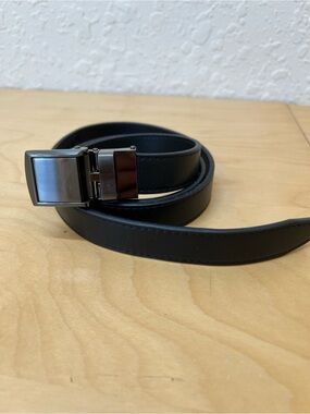 Men's Black Leather Ratchet Belt with Brushed Silver Buckle